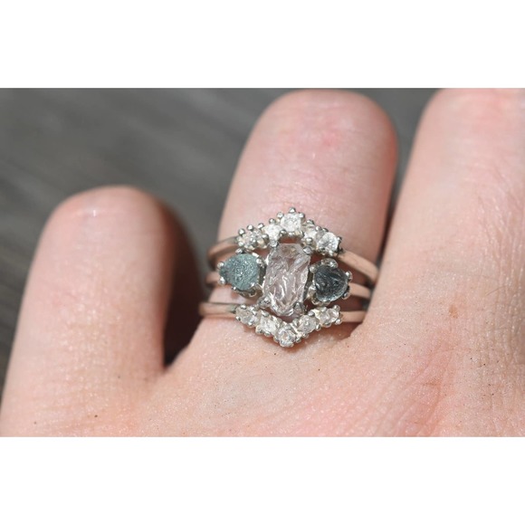 Sapphire engagement ring set, raw stone ring, alternative engagement ring - Picture 1 of 4